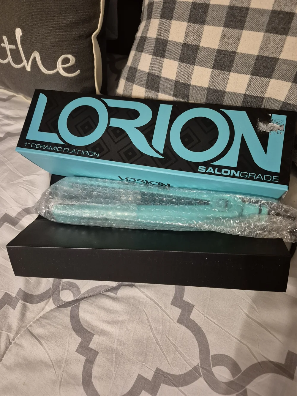 Lorion Salon Grade Turquoise Ceramic Flat Iron New